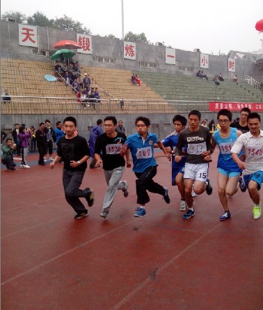 软件学院学生踊跃参与校运动会